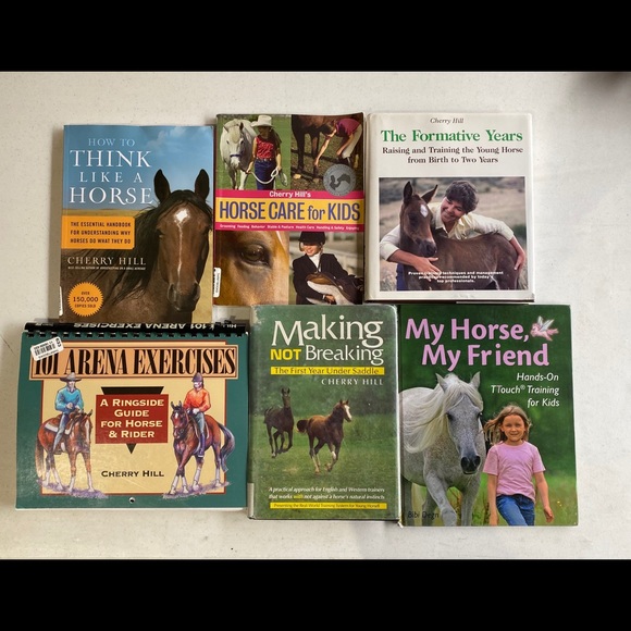 CHERRY HILL Other - HORSE BOOK SET